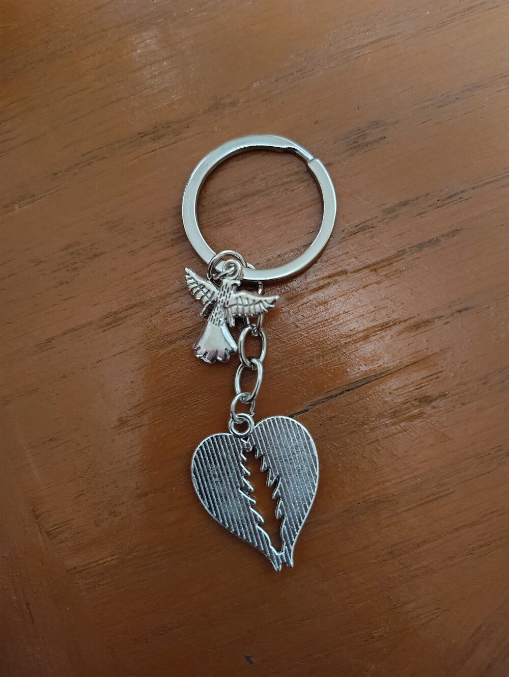 Delicate Angel Keychain - Picture 2 of 2